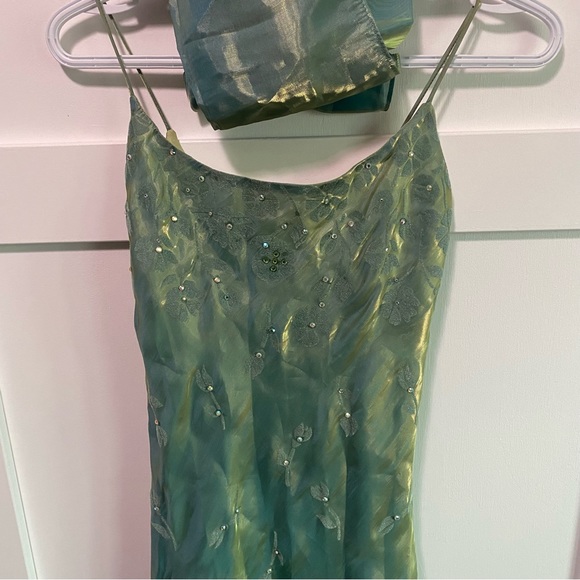 Green shimmery dress - Picture 2 of 3